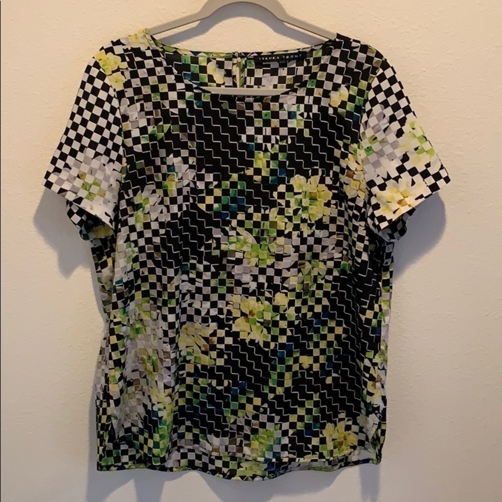 Ivanka Trump Bold Geometric Pattern Top. Size L.